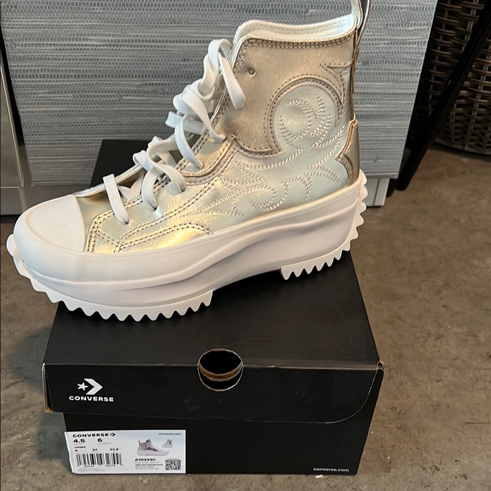 Converse Gold platform, size 6